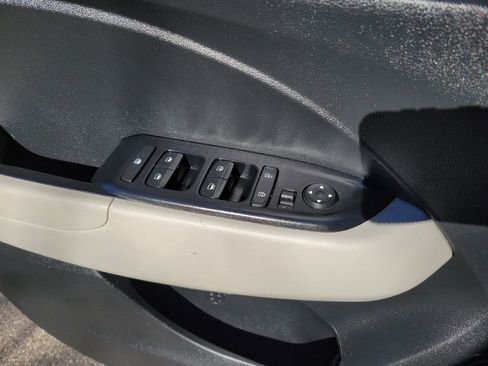 Used 2021 Hyundai Venue SEL image 18