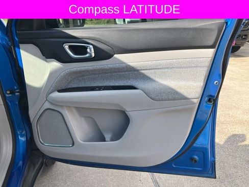 Used 2022 Jeep Compass Latitude image 12