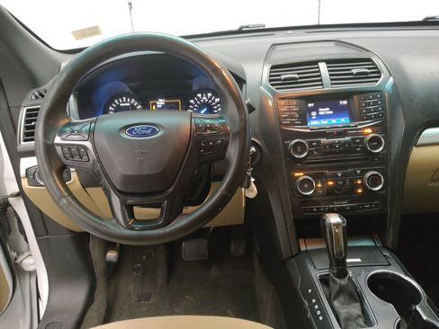 Used 2016 Ford Explorer image 22