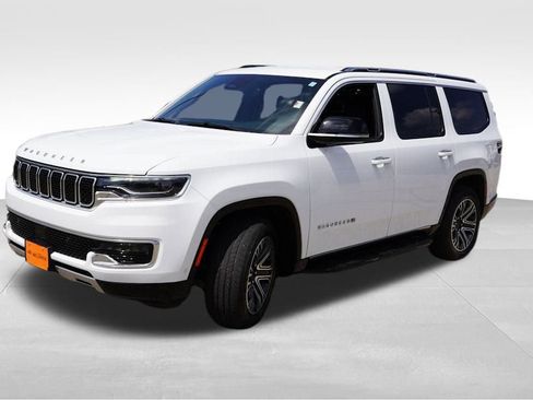 Used 2024 Jeep Wagoneer Series II w/ Flexible Seating Group image 11