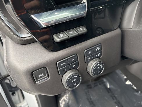 Used 2024 Chevrolet Silverado 1500 High Country w/ Technology Package image 22