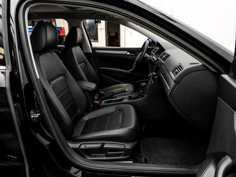 Used 2015 Volkswagen Passat TDI SE FWD image 36