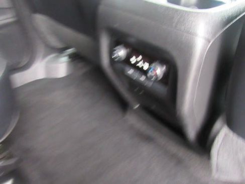 Used 2025 Chevrolet Traverse LT FWD image 12