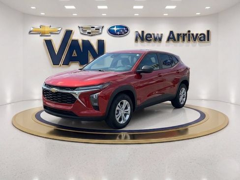 Certified 2024 Chevrolet Trax LS w/ Driver Confidence Package FWD image 1