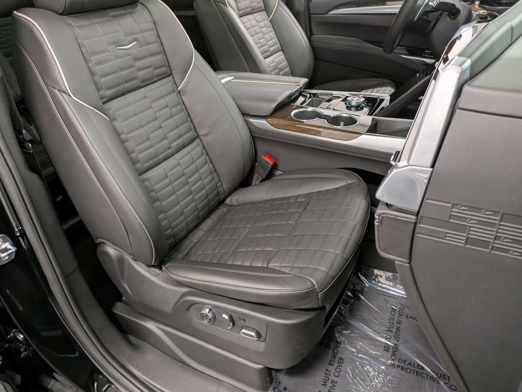Used 2026 Cadillac Escalade Platinum Sport w/ LPO, Floor Liner Package AWD/4WD image 30