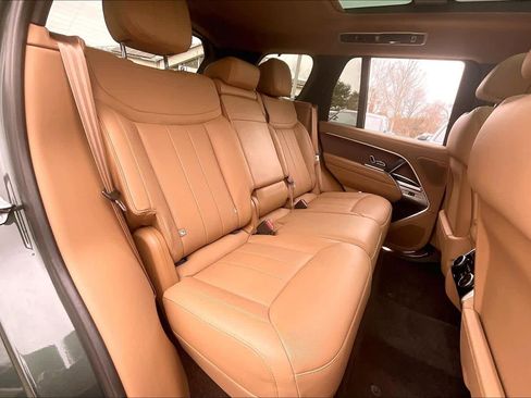 Used 2025 Land Rover Range Rover SE image 18