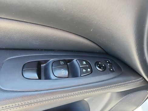 Used 2019 Nissan Pathfinder SV AWD/4WD image 17