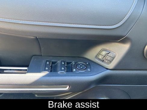 Used 2022 Ford Expedition Max XLT image 18