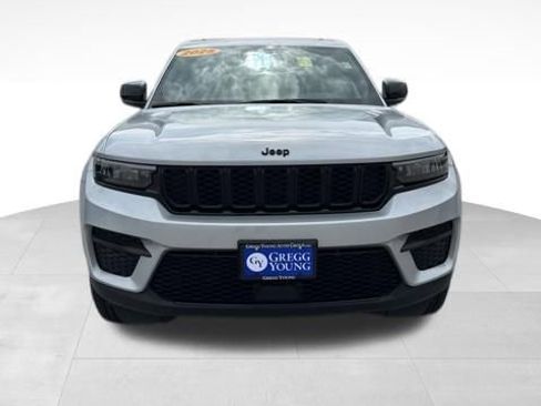 Used 2025 Jeep Grand Cherokee Altitude image 10