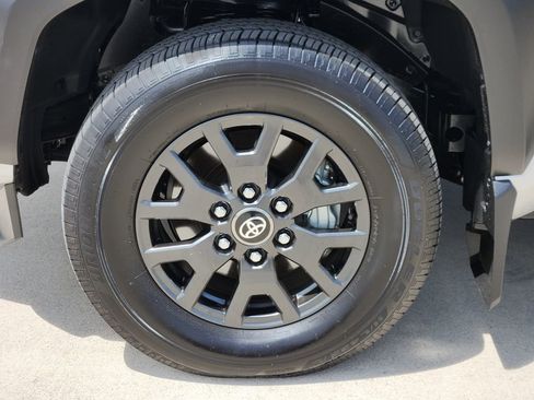 Used 2025 Toyota 4Runner SR5 AWD/4WD image 13