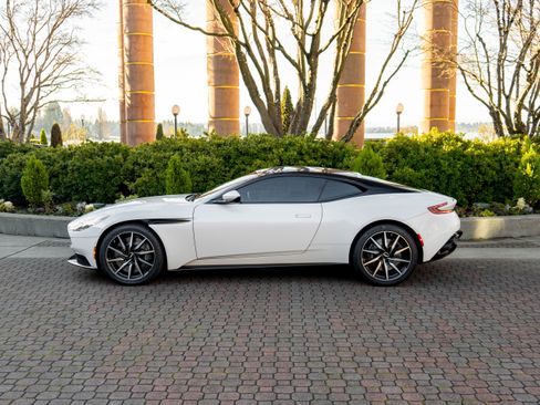 Used 2019 Aston Martin DB11 Coupe image 27