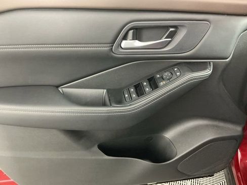 Used 2023 Nissan Rogue SV w/ SV Premium B Package image 7