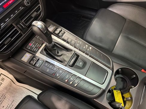 Used 2021 Porsche Macan AWD/4WD image 17