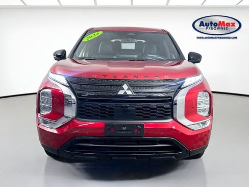 Used 2024 Mitsubishi Outlander SE Black Edition AWD/4WD image 2