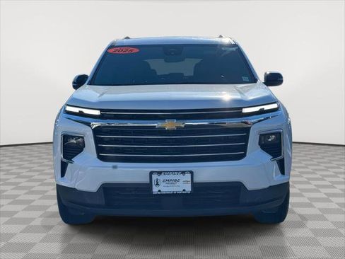 Used 2025 Chevrolet Traverse LT image 2