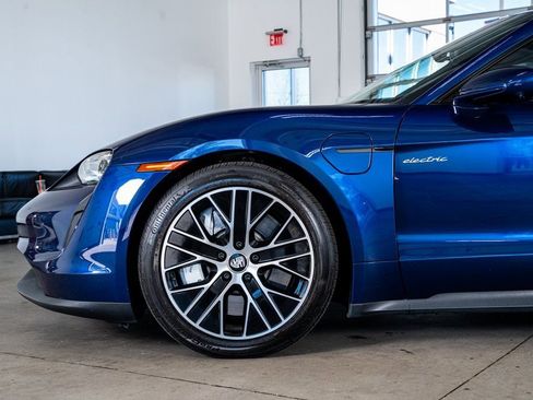Used 2021 Porsche Taycan image 9