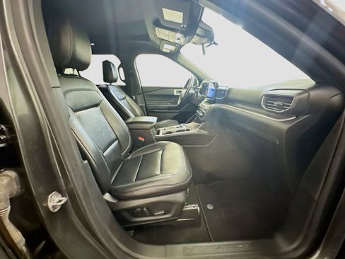 Used 2020 Ford Explorer XLT w/ Equipment Group 202A image 35