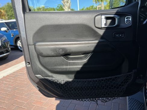 Used 2021 Jeep Wrangler Unlimited Sahara AWD/4WD image 14