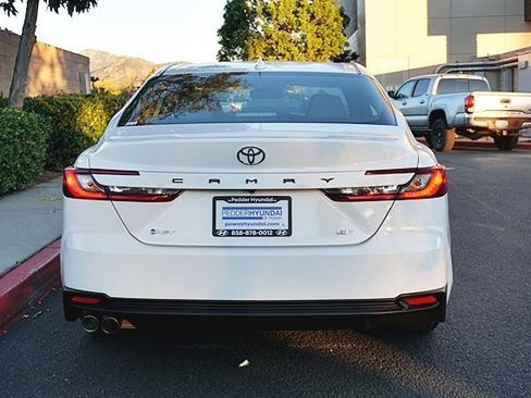 Used 2025 Toyota Camry SE image 10