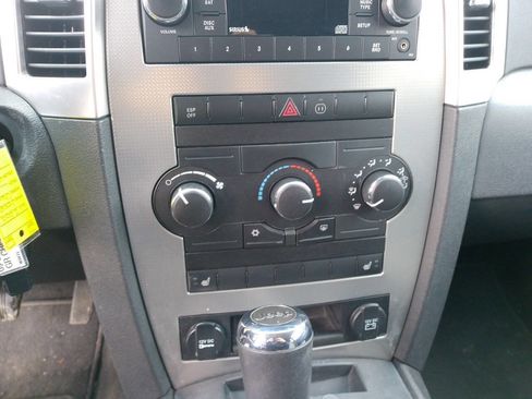 Used 2009 Jeep Grand Cherokee Laredo w/ Popular Equipment Group image 17