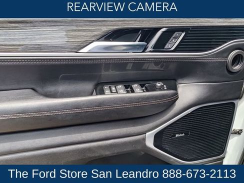 Used 2022 Jeep Wagoneer Series III w/ Premium Group I AWD/4WD image 9