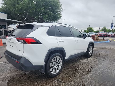 Used 2020 Toyota RAV4 XLE Premium image 3
