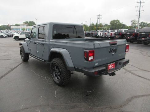 Used 2025 Jeep Gladiator Sport AWD/4WD image 8