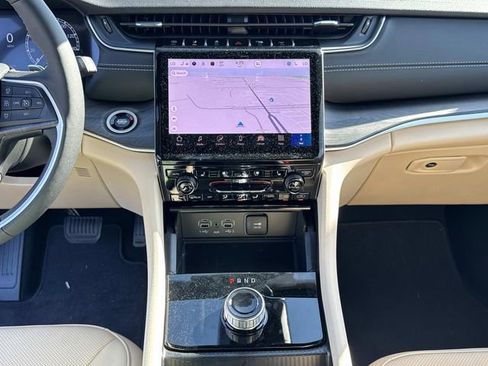 New 2025 Jeep Grand Cherokee L Limited w/ Luxury Tech Group II RWD image 28