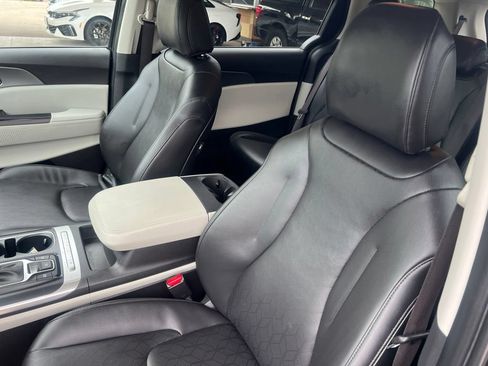 Certified 2022 Kia Carnival LX FWD image 5