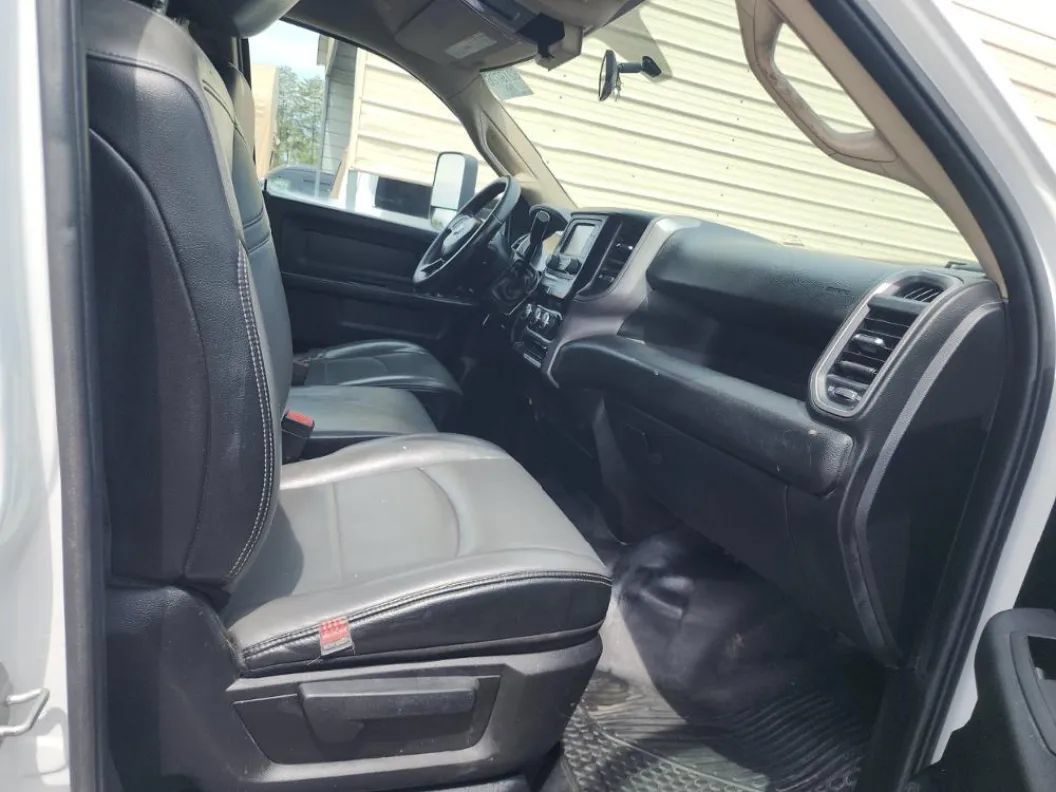 Used 2020 RAM 3500 Tradesman w/ Chrome Appearance Group AWD/4WD image 8