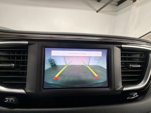 Used 2022 Chrysler Voyager LX FWD image 14