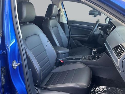 Used 2024 Volkswagen Jetta SE w/ Panoramic Sunroof Package FWD image 8