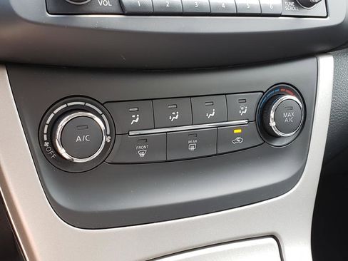 Used 2015 Nissan Sentra SV FWD image 24