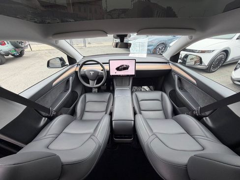 Used 2024 Tesla Model Y Long Range AWD/4WD image 18