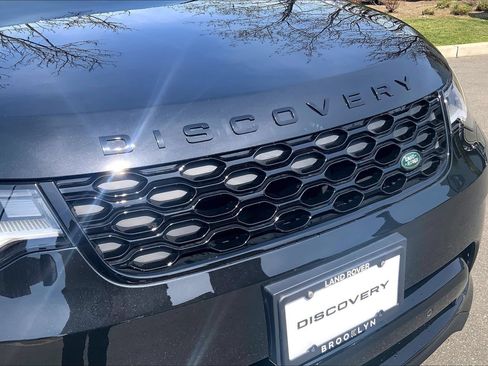 Certified 2025 Land Rover Discovery Dynamic SE AWD/4WD image 30