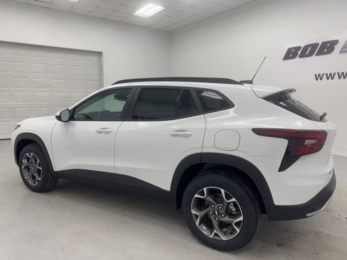 Used 2026 Chevrolet Trax LT w/ Driver Confidence Package FWD image 7