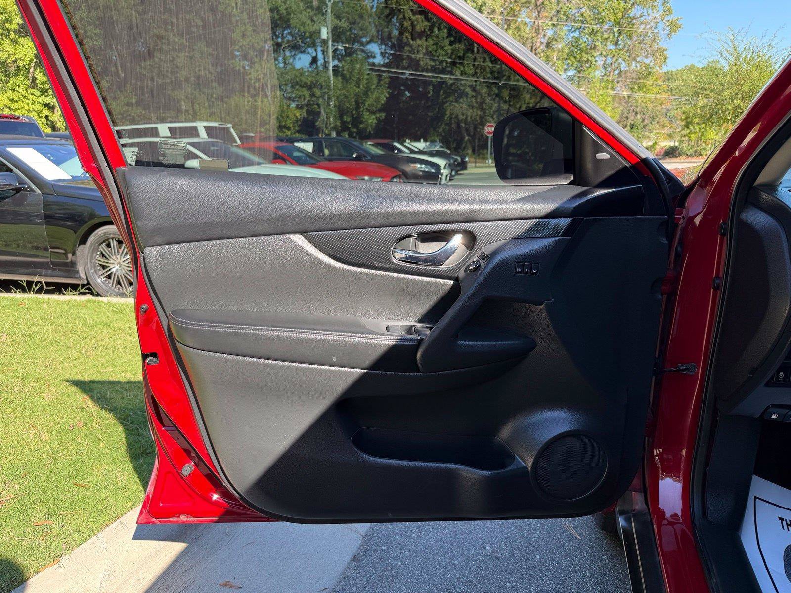 Used 2017 Nissan Rogue SL w/ SL Premium Package FWD image 17