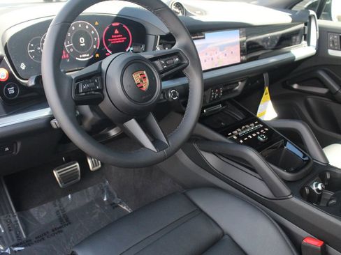 New 2026 Porsche Cayenne S image 4