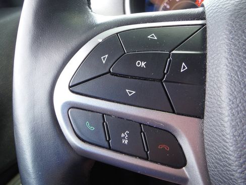 Used 2019 Jeep Cherokee Latitude Plus w/ Cold Weather Group AWD/4WD image 35