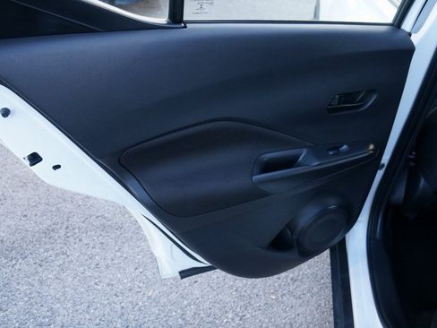 Used 2021 Nissan Kicks S image 10