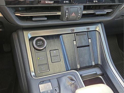 Used 2024 Lexus GX 550 w/ Accessory Package (Z1) AWD/4WD image 31