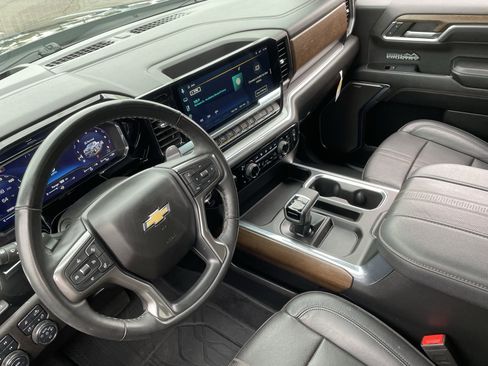Used 2024 Chevrolet Silverado 1500 High Country w/ High Country Premium Package image 17