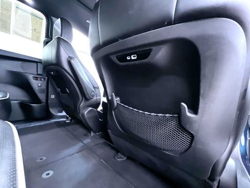 Used 2025 Chrysler Pacifica Limited FWD image 42