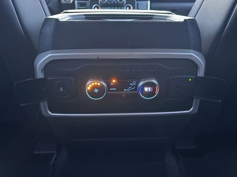 Certified 2024 Ford Expedition XLT image 40