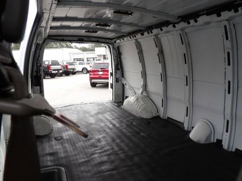 Used 2018 Chevrolet Express 2500 Extended image 34