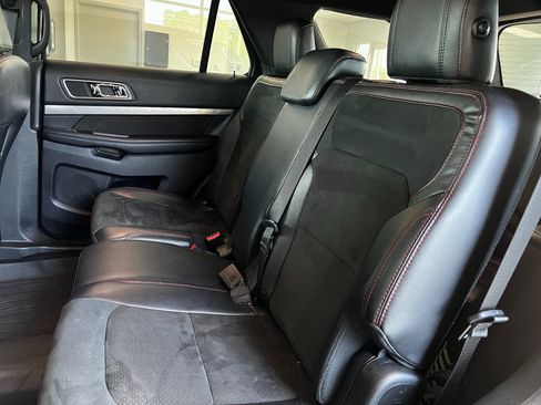 Used 2019 Ford Explorer XLT w/ XLT Sport Appearance Package AWD/4WD image 24
