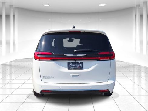 New 2026 Chrysler Pacifica Select FWD image 4