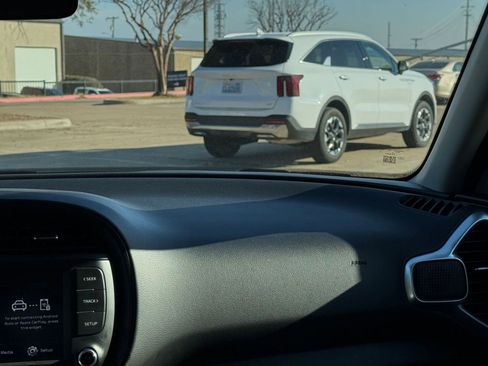 Used 2025 Kia Soul LX w/ LX Technology Package image 16