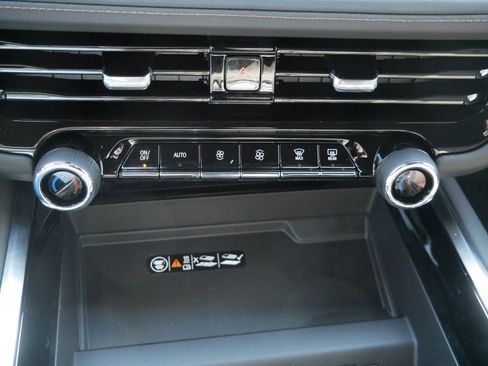 New 2026 Chevrolet Suburban High Country image 8