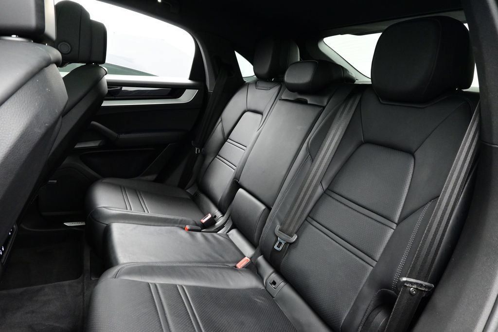 Certified 2024 Porsche Cayenne Coupe AWD/4WD image 14